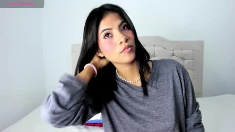 Snapshot of mila_rey25_ chatting on November 1, 2025, 5:31 am laura online show from November 1, 2025, 5:31 am