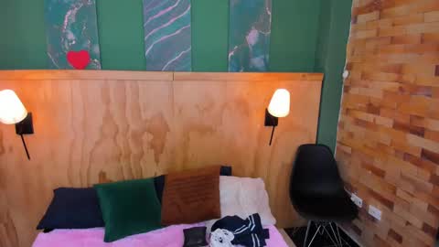 Mila and samy online show from October 8, 2025, 12:14 pm