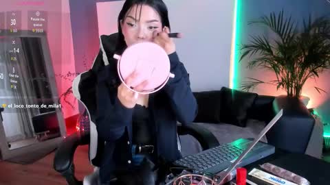 Mila online show from November 4, 2025, 12:04 pm