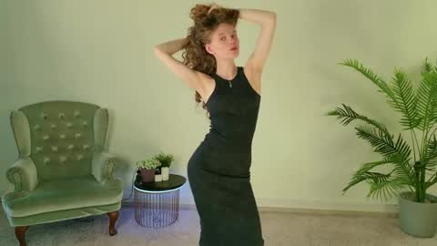 Snapshot of mila_stain chatting on May 19, 2026, 7:26 am Mila online show from May 19, 2026, 7:26 am