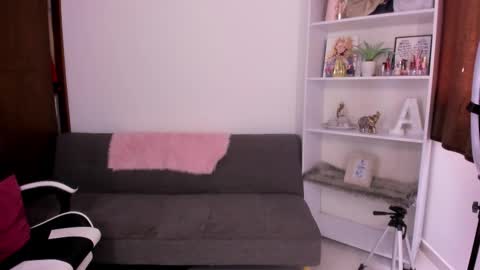 Mila online show from September 19, 2025, 7:25 pm