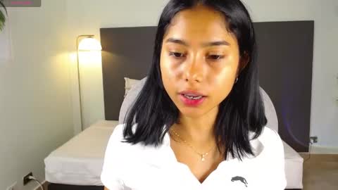 milaa_star online show from May 8, 2026, 5:02 am