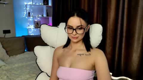 Mila online show from May 21, 2026, 2:02 pm