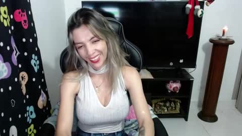 Snapshot of milacoxx8819 chatting on January 22, 2025, 11:43 pm milacoxx8819 online show from January 22, 2025, 11:43 pm