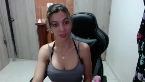 Snapshot of milacoxx8819 chatting on February 3, 2025, 9:50 pm milacoxx8819 online show from February 3, 2025, 9:50 pm