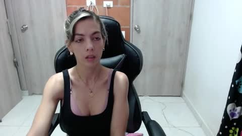 Snapshot of milacoxx8819 chatting on February 5, 2025, 12:06 pm milacoxx8819 online show from February 5, 2025, 12:06 pm