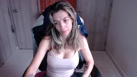 Snapshot of milacoxx8819 chatting on February 8, 2025, 2:49 pm milacoxx8819 online show from February 8, 2025, 2:49 pm