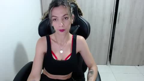 Snapshot of milacoxx8819 chatting on February 17, 2025, 11:20 pm milacoxx8819 online show from February 17, 2025, 11:20 pm