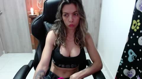 Snapshot of milacoxx8819 chatting on February 26, 2025, 11:52 am milacoxx8819 online show from February 26, 2025, 11:52 am