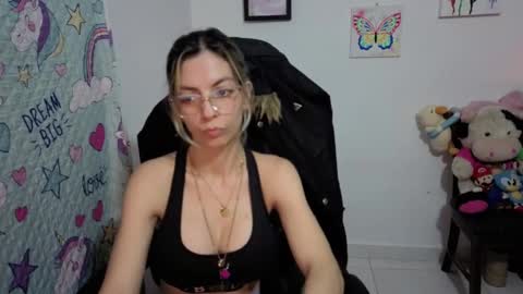 Snapshot of milacoxx8819 chatting on September 8, 2025, 11:59 pm milacoxx8819 online show from September 8, 2025, 11:59 pm