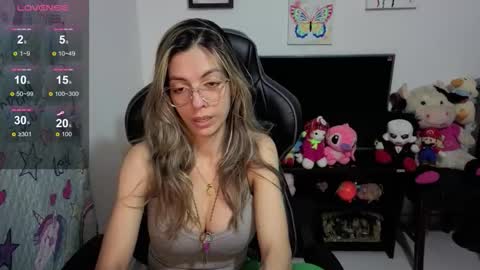 Snapshot of milacoxx8819 chatting on September 22, 2025, 1:07 am milacoxx8819 online show from September 22, 2025, 1:07 am