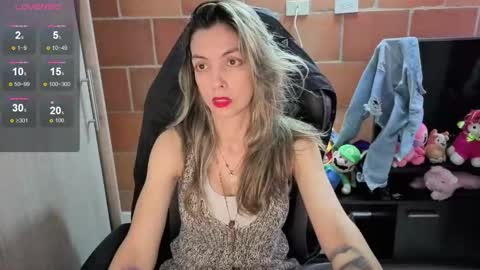 Snapshot of milacoxx8819 chatting on October 8, 2025, 8:39 pm milacoxx8819 online show from October 8, 2025, 8:39 pm