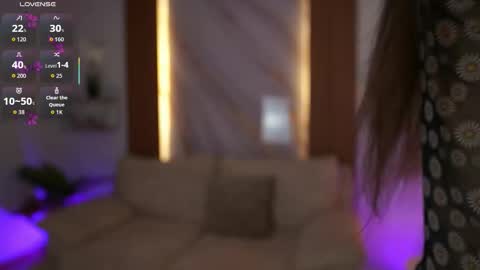 milacrave online show from November 18, 2025, 11:47 am