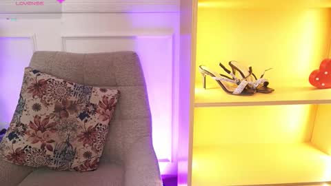 milacrave online show from February 10, 2026, 11:36 am