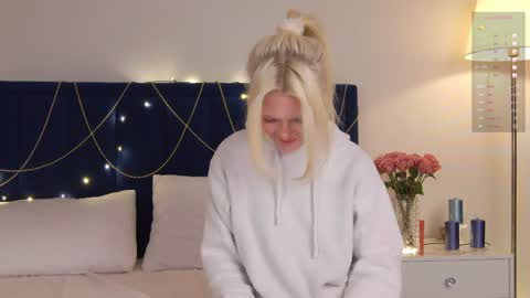 Snapshot of milademies chatting on January 28, 2025, 3:25 am Miss Cutie online show from January 28, 2025, 3:25 am