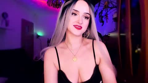 Snapshot of miladyjolie chatting on December 22, 2024, 12:16 pm MiladyJolie online show from December 22, 2024, 12:16 pm