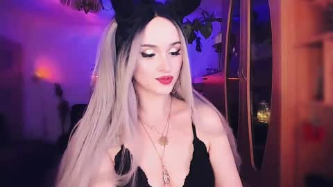 Snapshot of miladyjolie chatting on March 6, 2025, 3:35 am MiladyJolie online show from March 6, 2025, 3:35 am