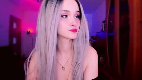 MiladyJolie online show from February 3, 2026, 8:52 am