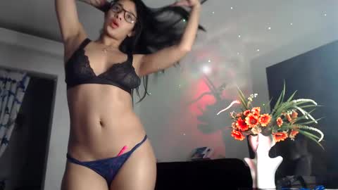 Snapshot of milagros__19 chatting on December 4, 2024, 6:33 am Milagros online show from December 4, 2024, 6:33 am