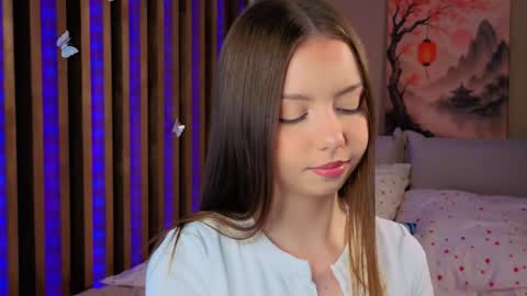 Mila online show from June 6, 2026, 3:06 pm