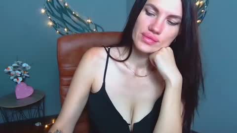 Snapshot of milaloona chatting on July 11, 2026, 6:27 am Milaloona online show from July 11, 2026, 6:27 am
