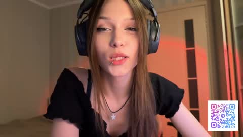 milamiuu online show from March 8, 2026, 3:49 pm