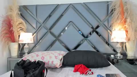 milan_lewiss online show from November 18, 2025, 12:31 pm