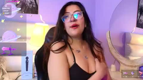 milan_sweetie online show from June 19, 2026, 9:51 pm