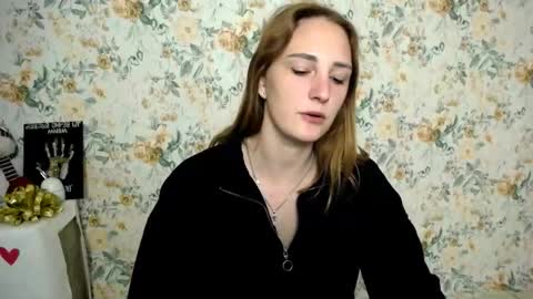 Snapshot of milana_cutie_ chatting on September 24, 2025, 6:06 am Milana online show from September 24, 2025, 6:06 am