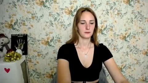 Snapshot of milana_cutie_ chatting on September 26, 2025, 5:55 am Milana online show from September 26, 2025, 5:55 am