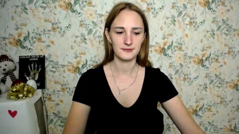 Snapshot of milana_cutie_ chatting on September 29, 2025, 6:40 am Milana online show from September 29, 2025, 6:40 am