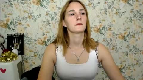 Snapshot of milana_cutie_ chatting on October 9, 2025, 6:55 am Milana online show from October 9, 2025, 6:55 am