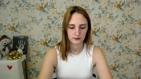 Snapshot of milana_cutie_ chatting on October 20, 2025, 6:03 am Milana online show from October 20, 2025, 6:03 am