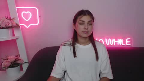 milanaangelas online show from December 12, 2024, 6:14 am
