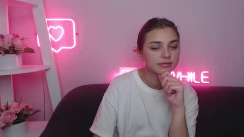milanaangelas online show from February 1, 2025, 11:54 am