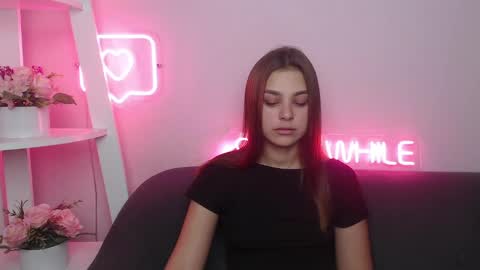 milanaangelas online show from February 2, 2025, 11:08 am