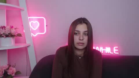milanaangelas online show from February 7, 2025, 1:43 pm
