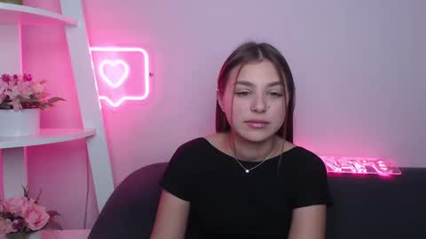 milanaangelas online show from February 14, 2025, 5:51 am