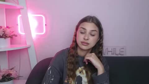 milanaangelas online show from October 12, 2025, 12:37 pm