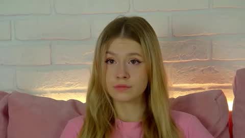 MilanaBalmain online show from September 21, 2025, 4:03 am