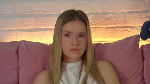 MilanaBalmain online show from October 14, 2025, 4:35 am