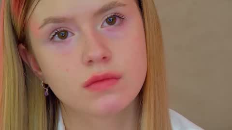 MilanaBalmain online show from October 20, 2025, 4:07 pm