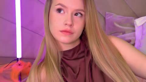 MilanaBalmain online show from October 25, 2025, 4:31 am