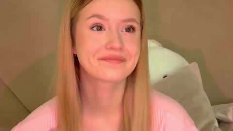 MilanaBalmain online show from October 31, 2025, 4:35 am