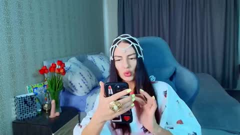 Milana online show from May 4, 2026, 1:18 pm