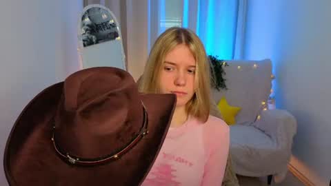 Snapshot of milanarayy chatting on July 14, 2026, 5:34 am Milaray online show from July 14, 2026, 5:34 am