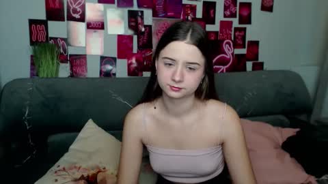 milanaroz online show from October 16, 2025, 4:57 am