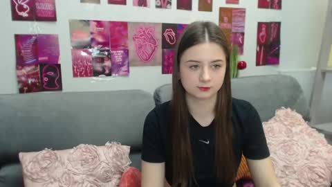 Snapshot of milanaroz chatting on April 18, 2026, 5:33 am milanaroz online show from April 18, 2026, 5:33 am