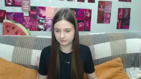 milanaroz online show from July 3, 2026, 4:41 am