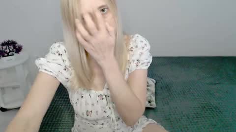 Milena online show from March 3, 2025, 6:37 am